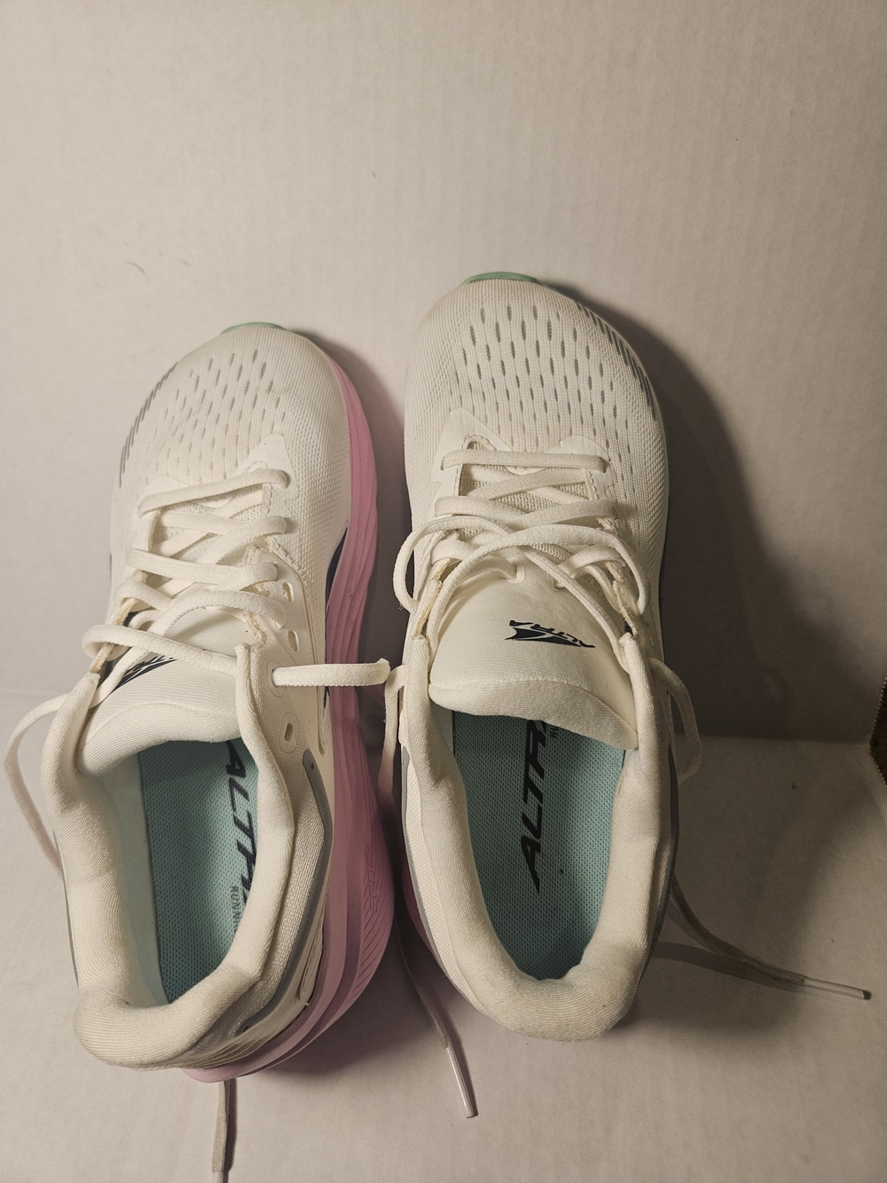 Altra Women's VIA Olympus road running shoe Size 6